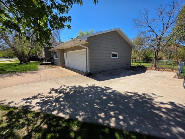 Building Photo - 3114 Kilbourne Ave