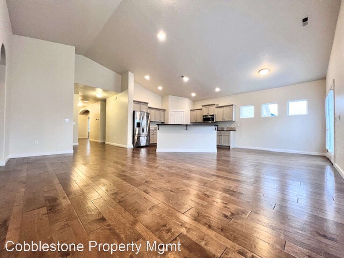 Primary Photo - 4 br, 2 bath House - 213 E Havasu Falls St