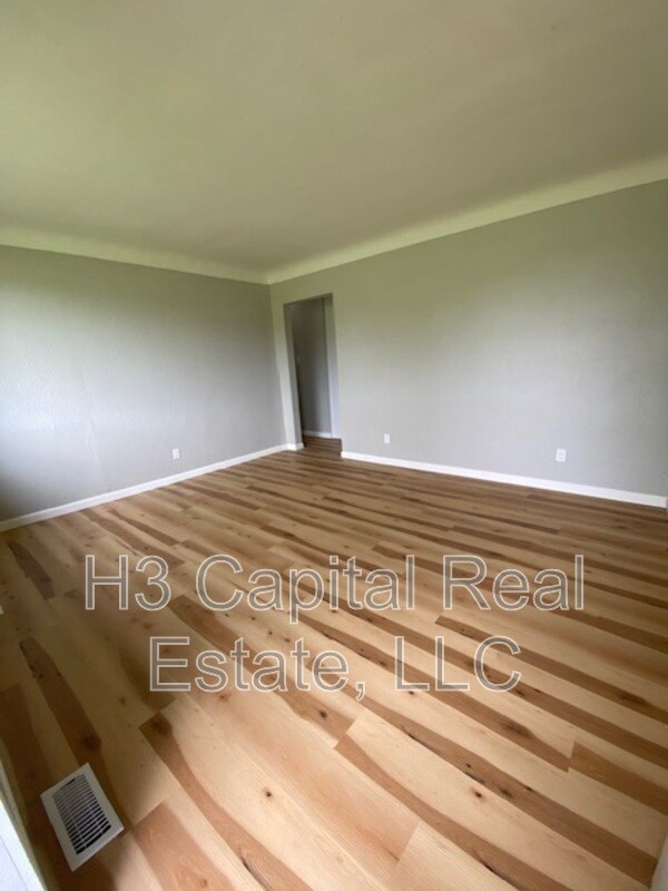 Building Photo - 3700 Pontoon Rd