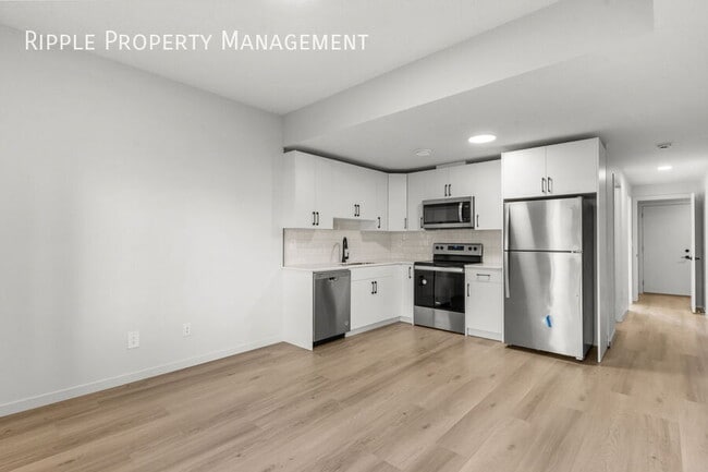 Building Photo - AMAZING 1 BED/ 1 BATH LOWER UNIT