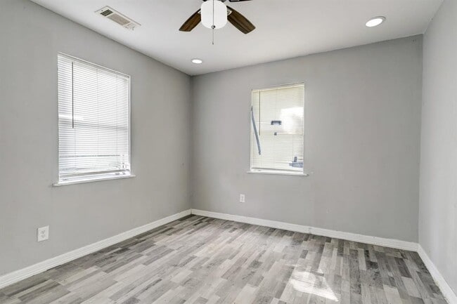 Building Photo - 7438 Bywood St