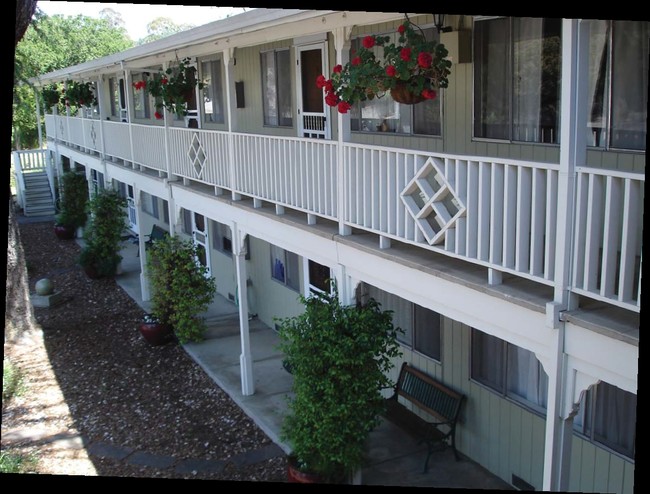 Building Photo - 3820 Sumner Ln