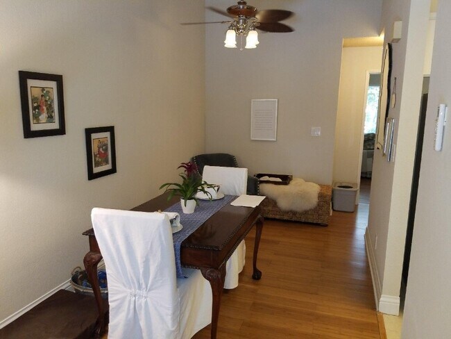 Foto del edificio - 379 Shadow Run Dr