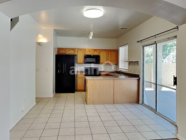 Building Photo - 4242 E Baylor Ln