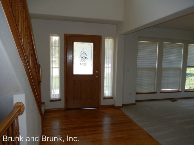 Building Photo - 4 br, 3.5 bath House - 5514 Saxon Lane