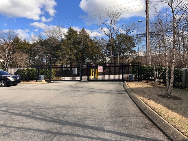 Foto del edificio - 155 Bell Rd