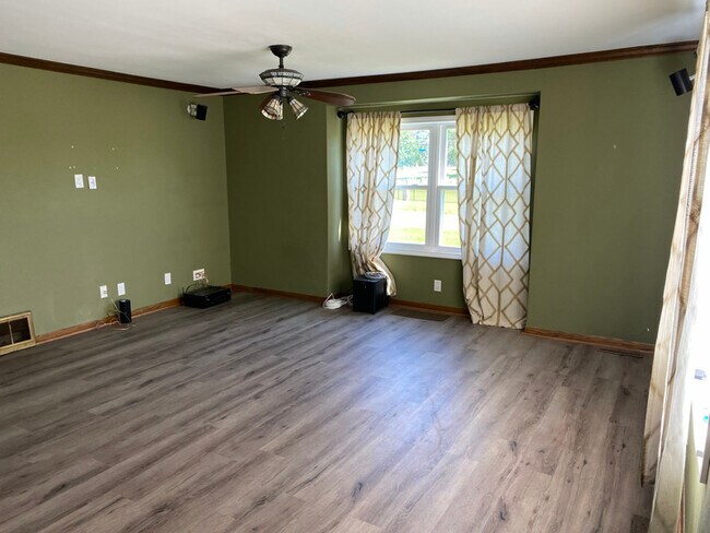 Foto del edificio - 1023 McCarthy Rd