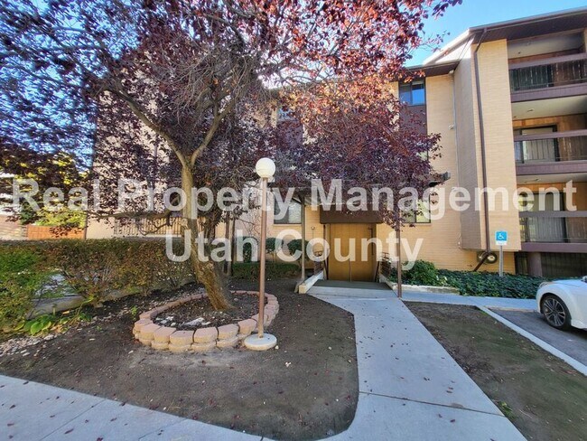 Foto del edificio - 2244 N Canyon Rd