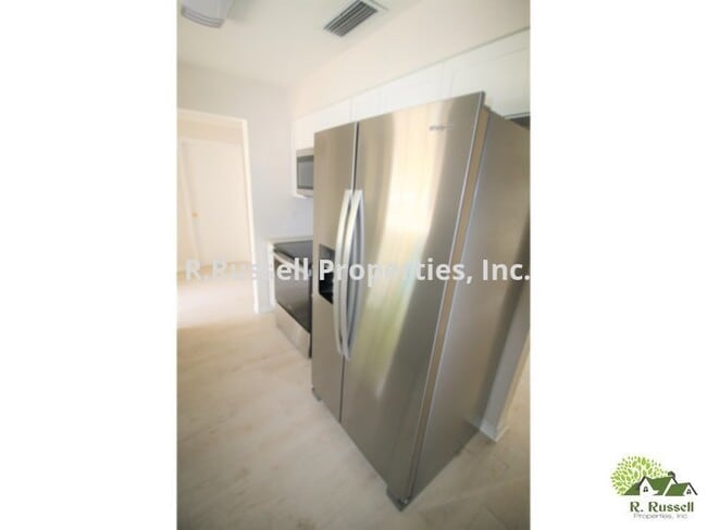 Building Photo - MUST SEE Completely Renovated Modernized D...