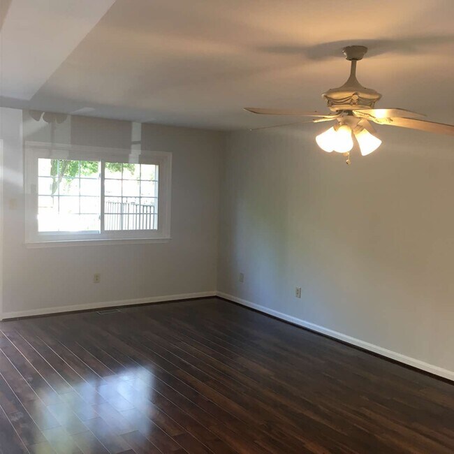 Building Photo - 18 Wellspring Cir