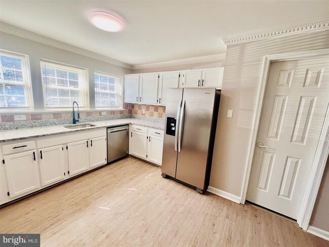 Building Photo - 4202 Applegate Ln