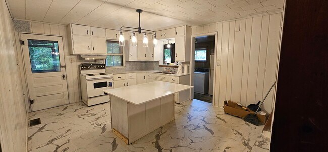 Foto del edificio - 10700 U.S. Hwy 40