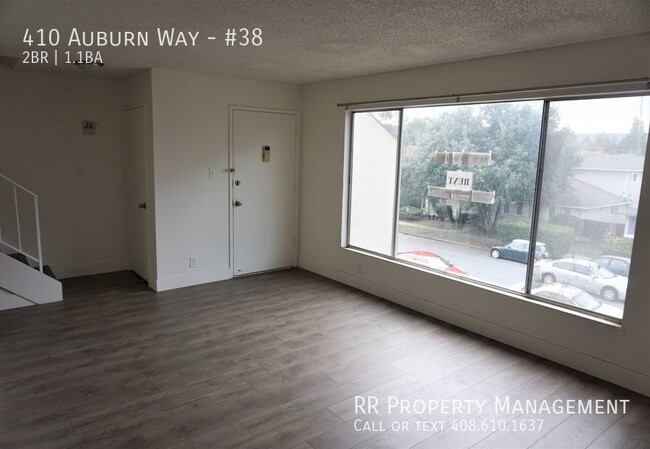 Building Photo - Updated 2-Level Condo in Desirable Complex!