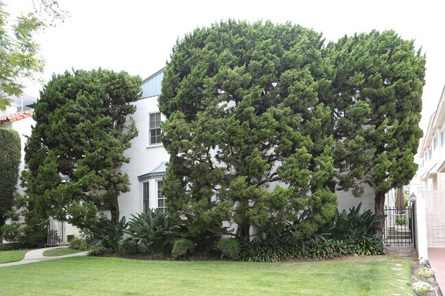 Building Photo - 345 N Oakhurst Dr
