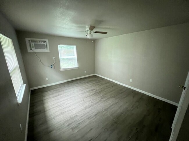 Foto del edificio - 1513 Panhandle St