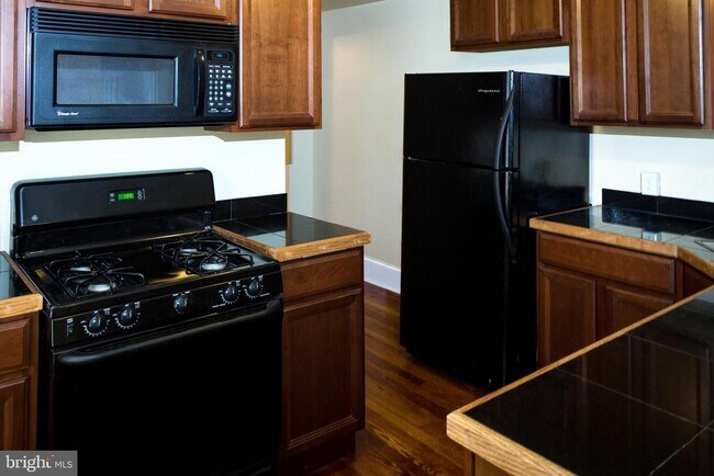Foto del edificio - 1302 S Hanover St