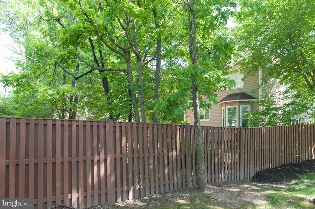 Foto del edificio - 4715 Rippling Pond Dr