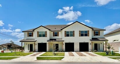 Building Photo - 3304 Abraham Dr