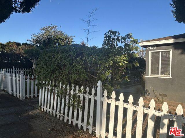 Foto del edificio - 2439 Oak St