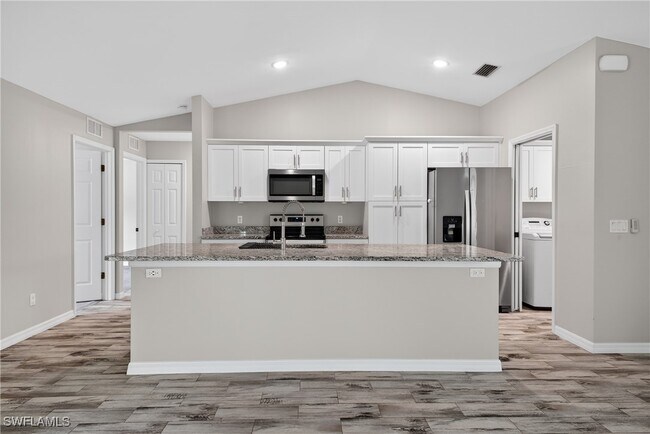 Foto del edificio - 8422 Cardinal Rd