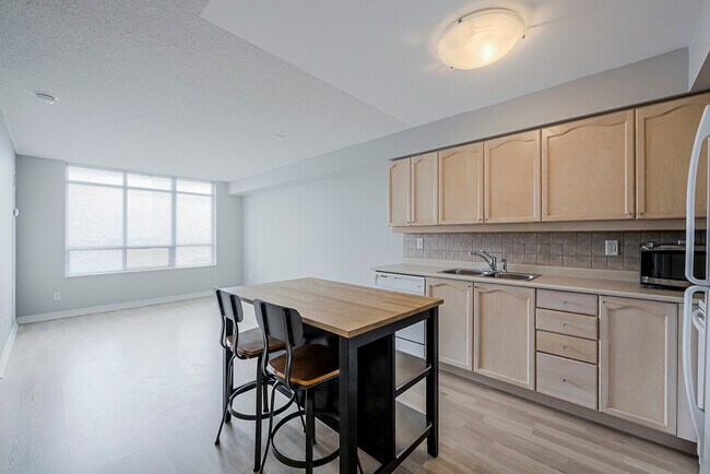 Photo du bâtiment - 710-1710 Humberwood Blvd