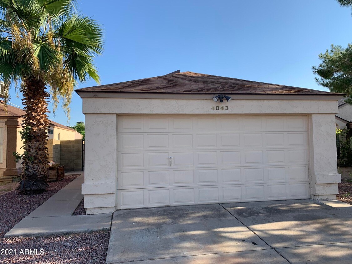 Foto principal - 4043 W Camino Del Rio