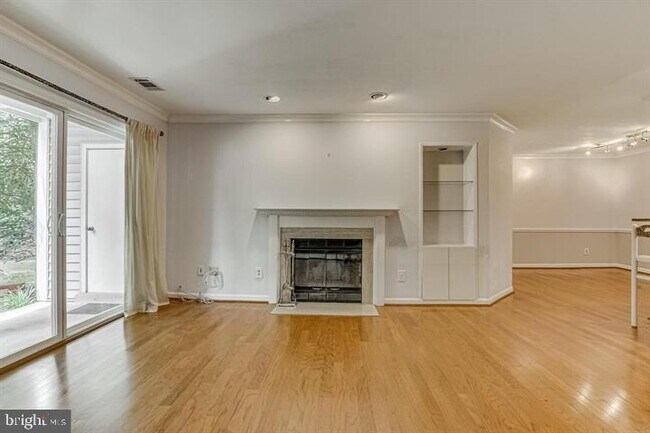 Building Photo - 7718 Lafayette Forest Dr