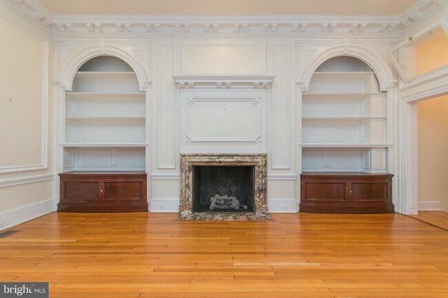 Building Photo - 2100 Delancey Pl