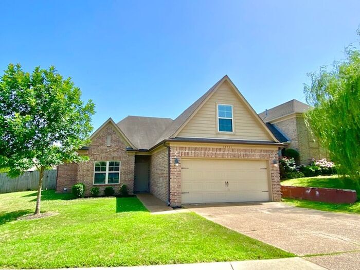 Primary Photo - Now Leasing a 4-bedroom 2 bath home on Oli...