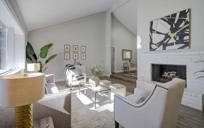 Building Photo - Spacious Single Family Home