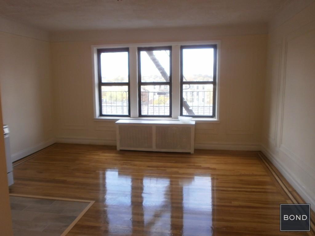 Primary Photo - 660 E 242nd St