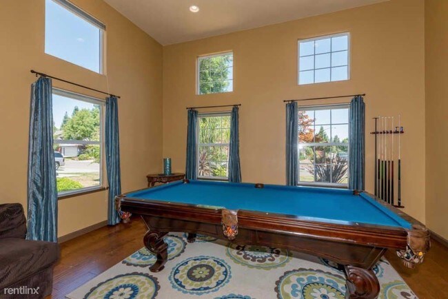 Foto del edificio - 5 br, 4 bath House - 2209 E Lexington Ave