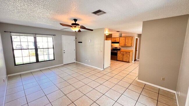 Foto del edificio - Available NOW! WONDERFUL 3 Bedroom, 2 Bath...