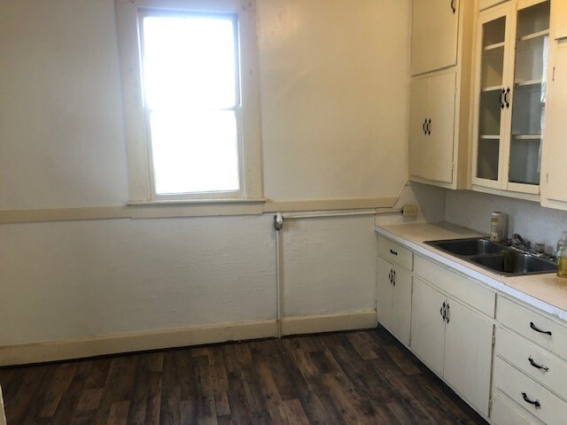 Building Photo - 808 Baker Ave