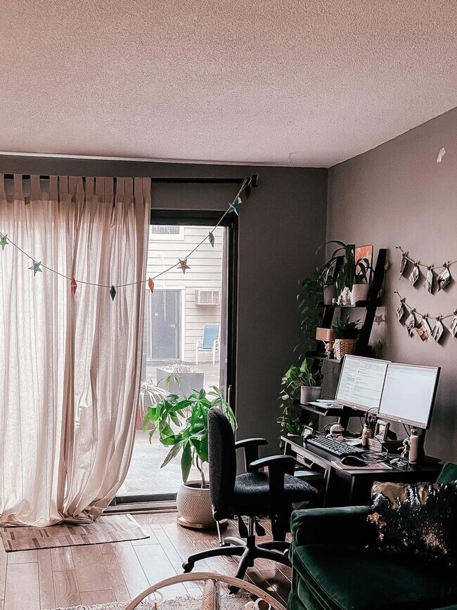 Living Room with sliding glass doors that bring in natural light, space is perfect for home office - 333 8th St SE