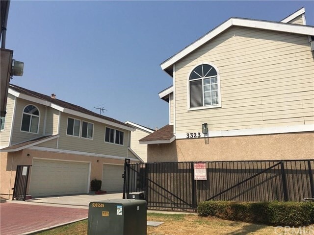 Primary Photo - 3323 Baldwin Park Blvd