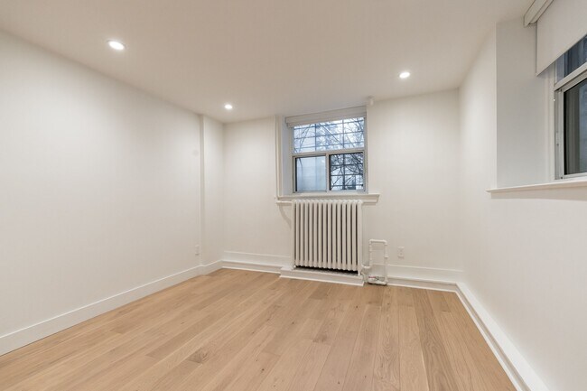 Building Photo - 54 Maitland St