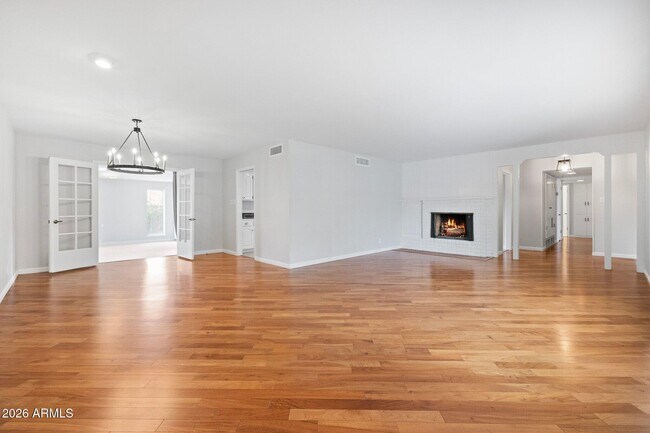 Foto del edificio - 4909 E Flower St