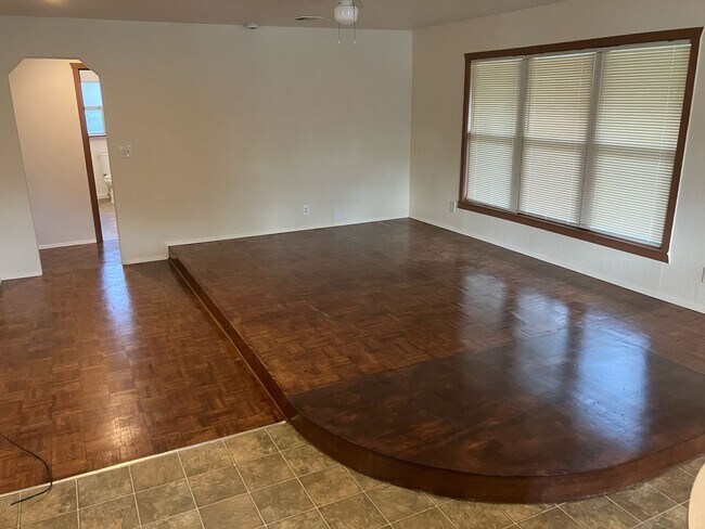 Foto del edificio - Welcome to this cozy spot 2 bed, 1 bath, r...