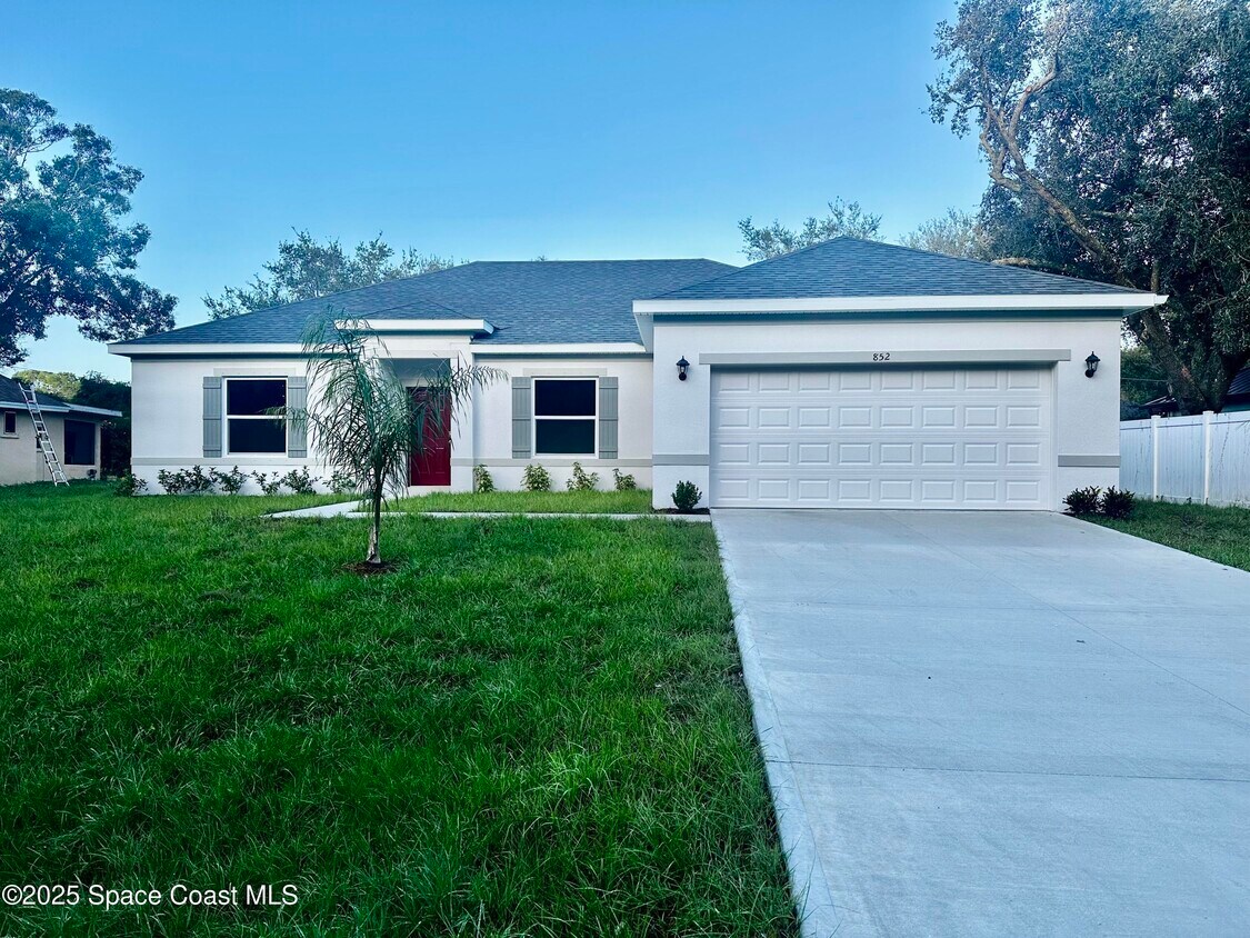 Foto principal - 852 Remsen Ave NW