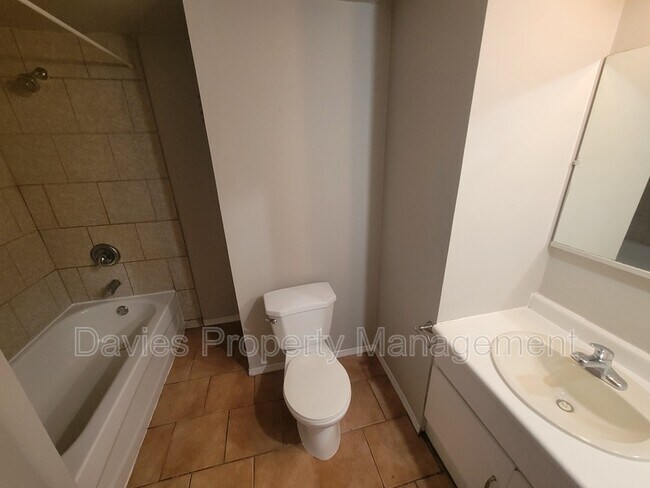 Photo du bâtiment - 4227-4232 32 Ave NW