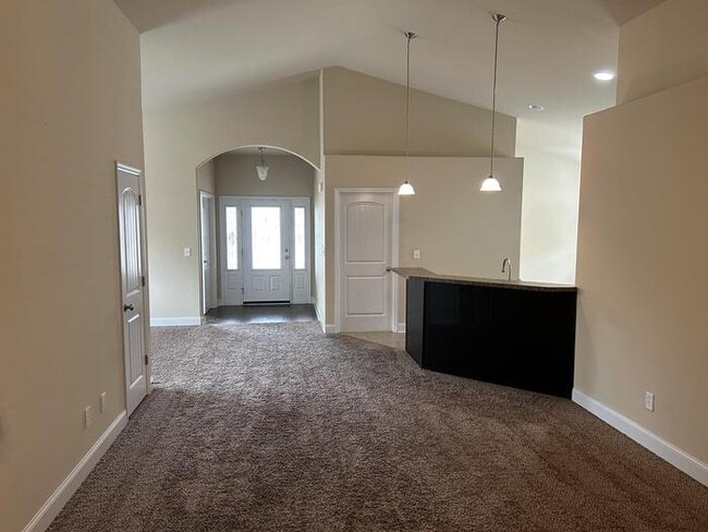 Building Photo - 3 Bed / 2 Bath Rental House in Hampton Cove