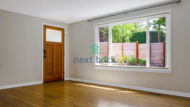 Building Photo - 3 Bed 2 Bath Single-family Home Available for Rent!