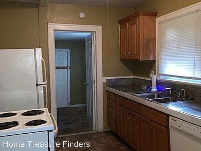 Building Photo - 3 br, 1 bath House - 2125 E. 70th Terrace