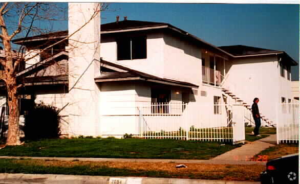 Primary Photo - 2094 E 19th St