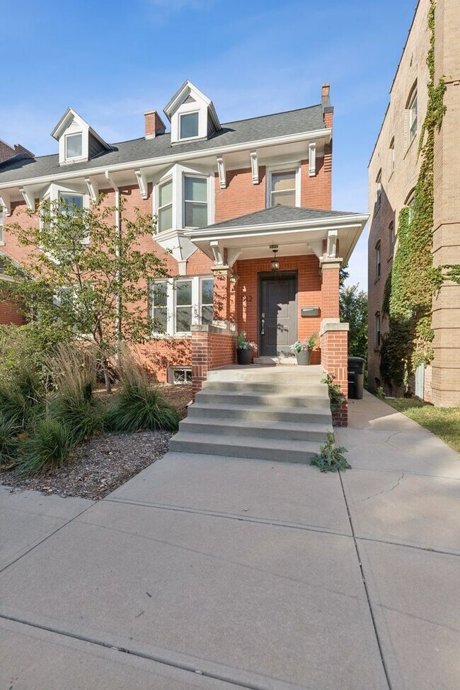 Building Photo - Historic Charm Meets Modern Living in This Prime Location Townhome!!