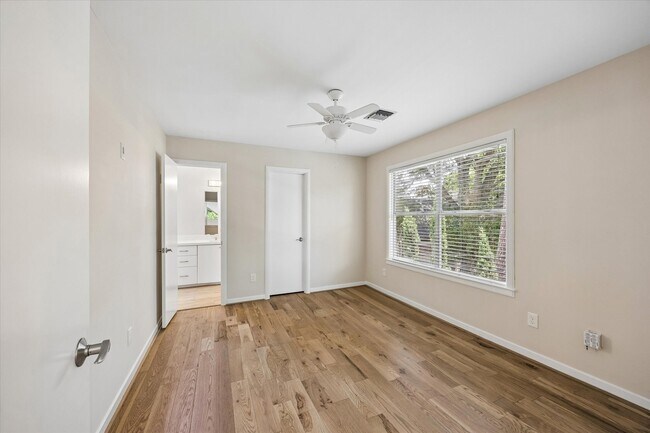 Foto del edificio - 9407 Cranleigh Ct