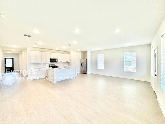 Foto del edificio - 1353 Rockwell Dr