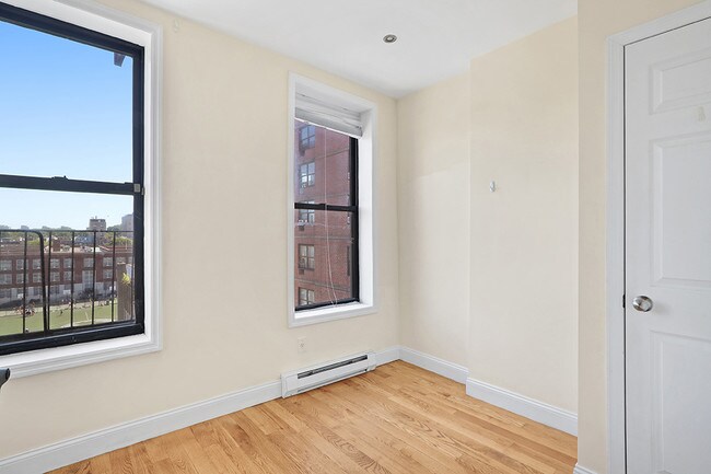 Building Photo - 969 Amsterdam Ave 5R