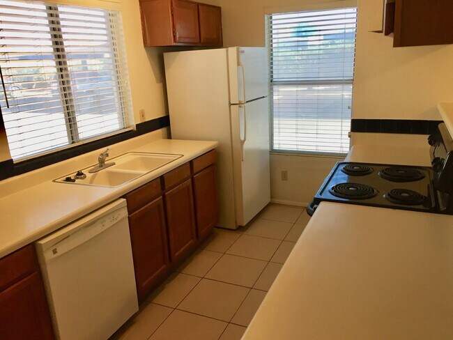 Foto del edificio - 7040 W Olive Ave